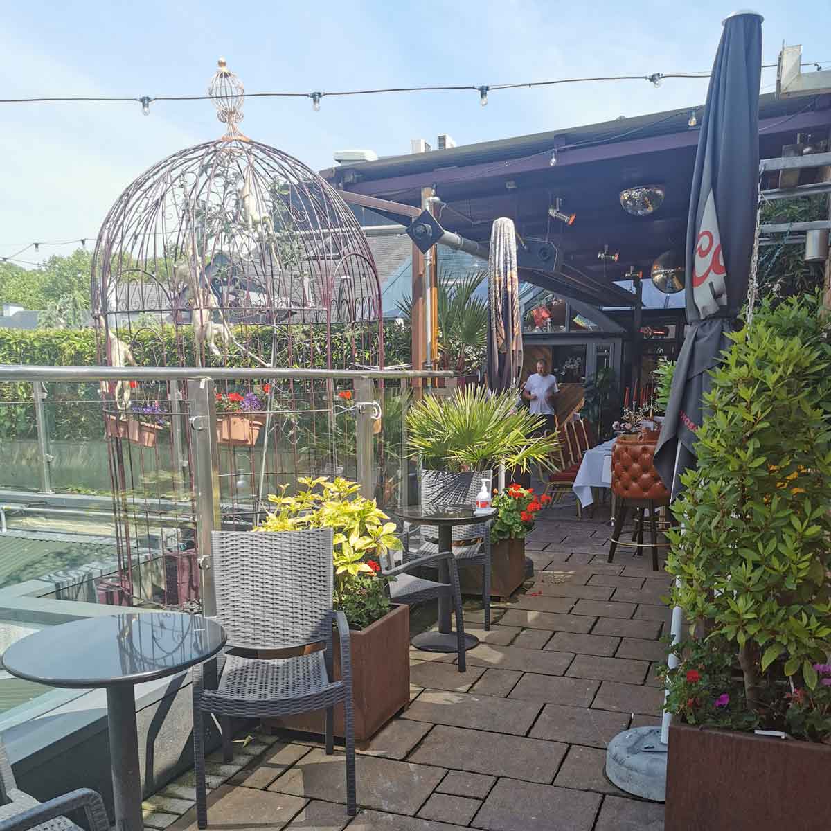 Betsy-Garden2